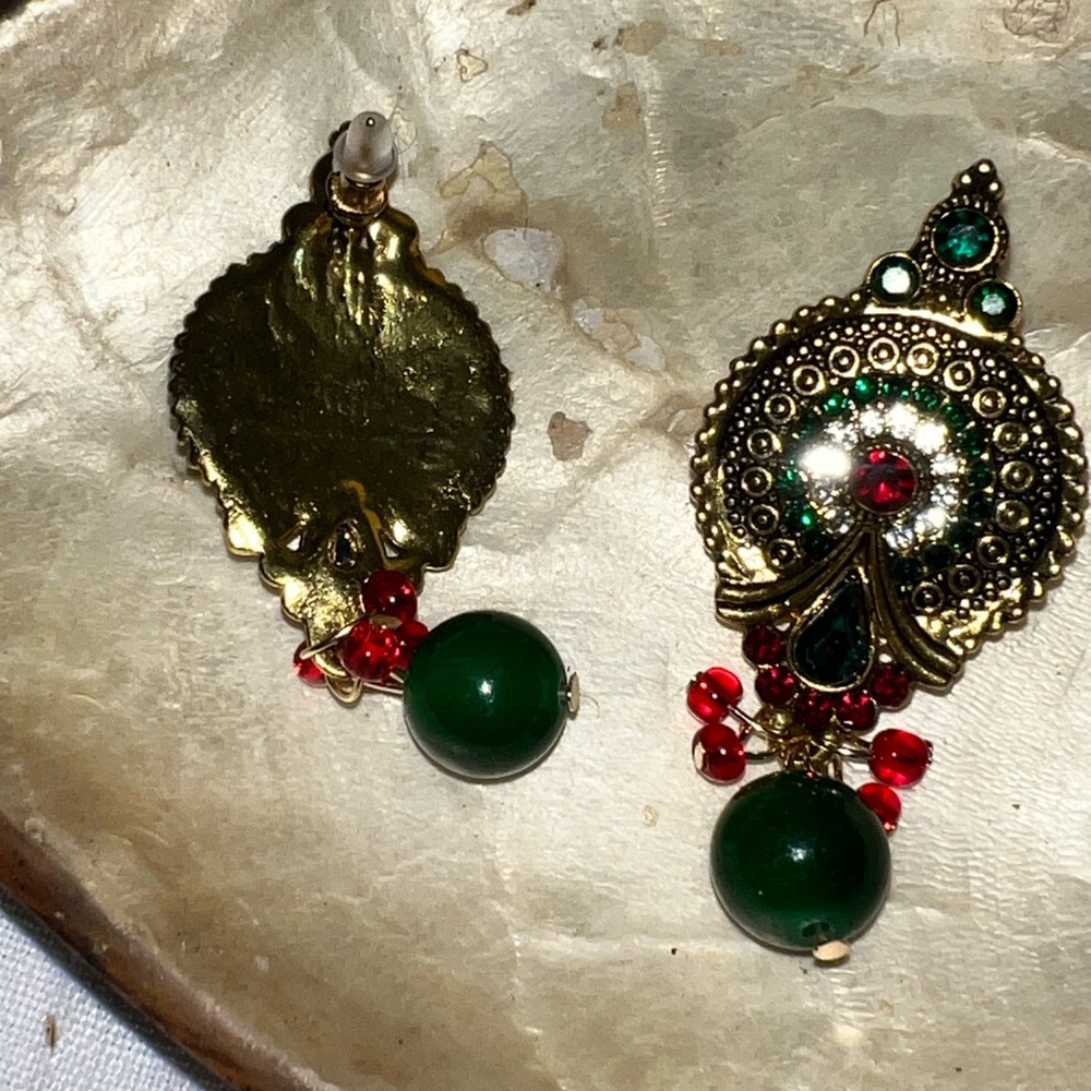Elegant Gold‎ and Green Earrings - Picture 5 of 7